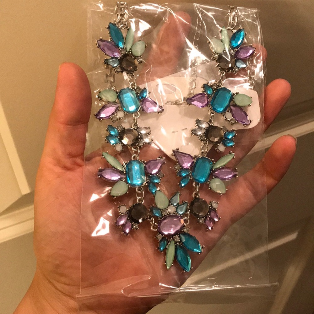 NEW!💙💎💜GORGEOUS! STATEMENT NECKLACE!💜💎💙LOVE! - Picture 6 of 8